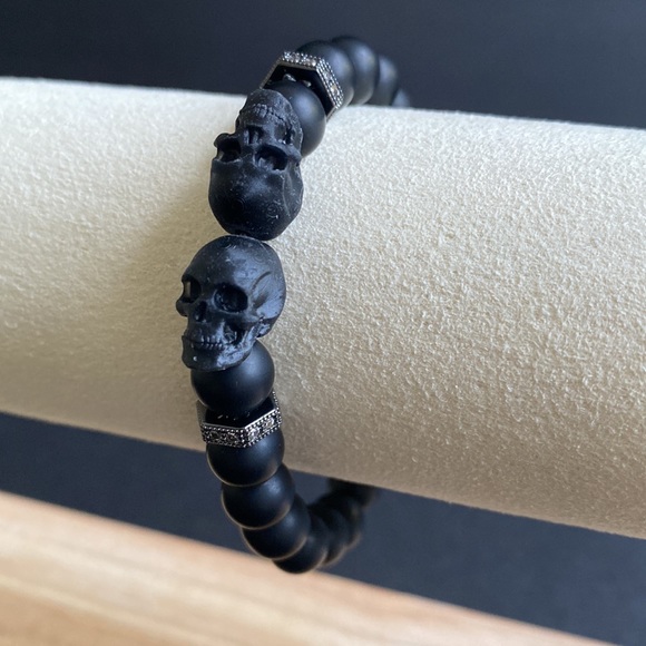 Matte Onyx Skull Bead Bracelet with Hex Beads - Picture 3 of 5